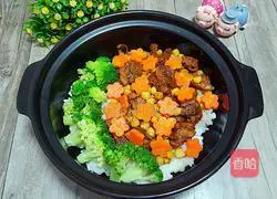 Illustration of how to make pork ribs, corn and radish claypot rice 14