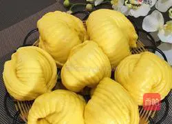 Illustration of how to make carrot and conch rolls 1