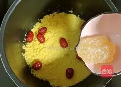 Illustration of how to make millet, red dates and apple porridge 4