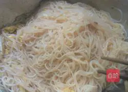 Mix well Illustration of making noodles 9