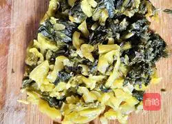 Illustration of how to make pickled cabbage rice noodles 4