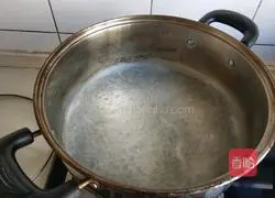 Illustration of how to make preserved egg and lean meat porridge 7