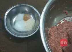 Illustration of how to make gold medal pot stickers 2