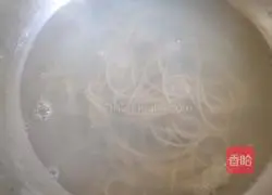 Illustration of how to make spicy and sour rice noodles 5