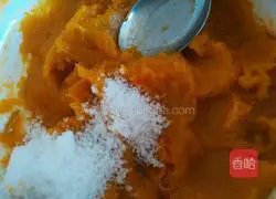 Illustration of how to make pumpkin and red date hair cake 1