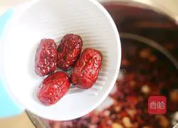 Illustration of how to make milky red bean and barley porridge 6