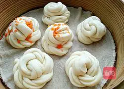 Illustration of making silver silk flower rolls 12