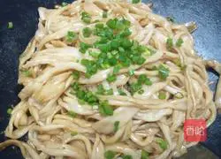 Illustration of how to make dry fried rice noodles 7