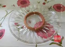 Illustration of how to make tomato, egg and ham hamburgers 4