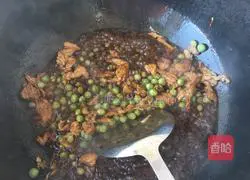 Illustration of pea braised noodles 9