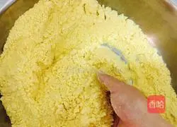 Illustration of how to make corn flour steamed buns 1