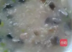 Illustration of how to make preserved egg and lean meat porridge 7