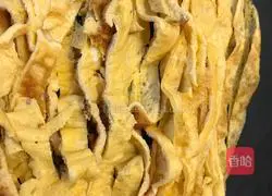 Illustration of how to make crystal clear Vietnamese spring rolls 4