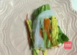 Vietnamese Spring Rolls Illustration of how to do it 13