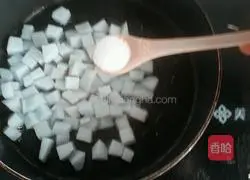 Illustration of homemade potato, corn and enoki mushroom braised noodles 1