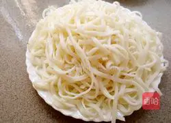 Fried rice noodles with three silk threads Illustration of how to make powder 1