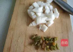 Illustration of how to make oatmeal, snow pear and glutinous rice porridge 6