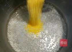 Illustration of how to make yam and apple porridge 1