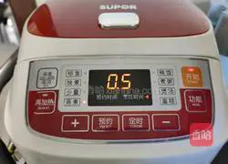 Home-style rice cooker version of Cantonese sausage rice with illustrations 3