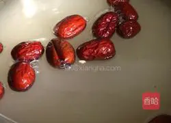 Illustration of how to make red dates, oats and millet porridge 7