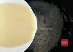 Illustration of how to make braised rice with okra and corn juice 4