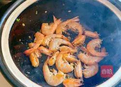 Illustration of how to make seafood porridge 7