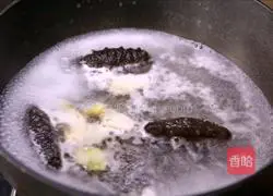 Illustration of how to make sea cucumber and millet porridge 3