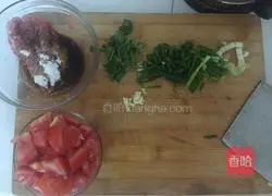 Dry rice noodles with tomato sauce and minced meat Practice illustration 1