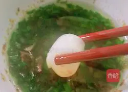 Illustration of how to roll rice noodles with scallion oil 7