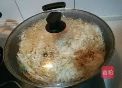 Illustration of how to make braised noodles with eggs and beans 10