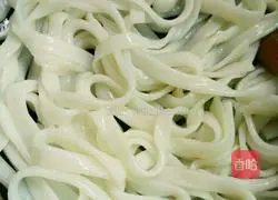 Illustration of how to make fried rice noodles with eggs 7