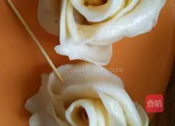 Illustration of how to make milk-flavored flower rolls 8