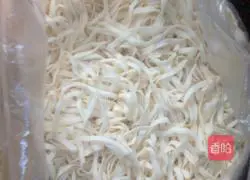 Illustration of how to make potato braised noodles 4