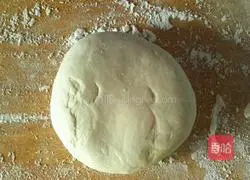 Illustration of how to make fresh meat pot stickers 5