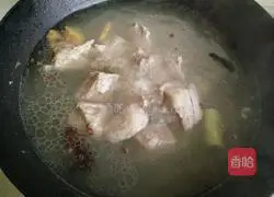 Illustration of how to make soup stock casserole rice noodles 2