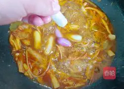 Illustration of Korean spicy rice noodles 7