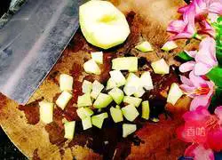 Illustration of how to make apple, red dates and japonica rice porridge 5