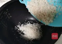 Illustration of how to make longan and red date porridge 5