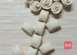 Illustration of how to make rose rolls 5