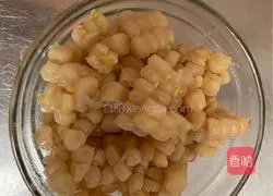 Illustration of how to make ginger, mushroom and shredded chicken porridge 5