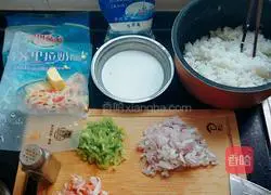 Illustration of how to make bacon baked rice 1