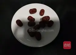 Illustration of how to make black glutinous rice and red date porridge 4