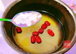 Illustration of how to make barley, red dates and millet porridge 6