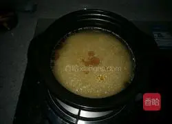 Illustration of how to make sausage claypot rice 1