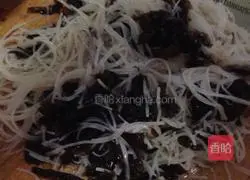 Illustration of how to make leek and egg box 3