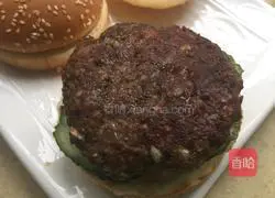 Illustration of how to make beef and egg hamburger 10