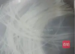 Illustration of how to make small pot rice noodles 1