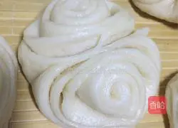 Illustration of how to make homemade flower rolls 11