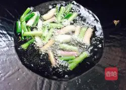 Illustration of how to make fried Shanshui rice noodles with fresh vegetables 3