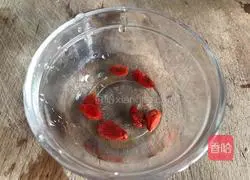 Lotus seed lily Illustration of how to make millet porridge 8